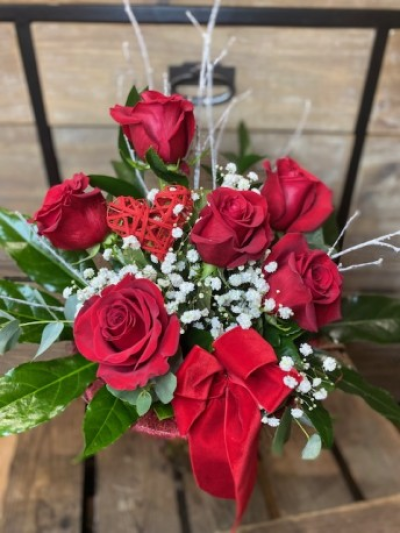 Six Stolen Kisses - Six stolen kisses, six of the best red freedom roses mixed with seasonal foliages and gypsophila prestened in a stylishvase. A perfect gift for your loved one this valentines day or simply to send your love. All floral displays are hand delivered by our friendly team at Susettes flowers. Balloons, chocolates and teddy bears also available as add on tems. Same day delivery is available in Bury St Edmunds and surrounding villages on orders placed before 1pm. 

We also offer a wide range of other beautifully coloured roses, please do not hesitate to contact us. Our fully qualified florists would be more than happy to advise you.