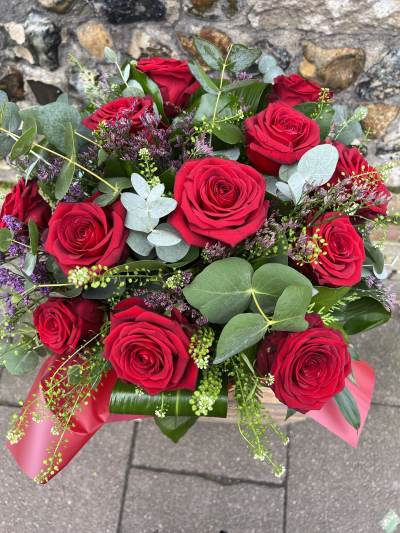 Dramatic Dozen - A beautiful hand tied bouquet of the best quality freedom roses highlighted with a touch of gypsophilia and a mixture of seasonal foliages that provides a perfect back drop to a stunning rose. A gorgeous bouquet hand delivered by your local Bury St Edmunds florist Susettes flowers 

The perfect way to send your love to that special someone, and a great valentines gift!

Also available in larger sizes, dramatic eighteen and twenty four. 

Luxury Chocolates in a range of sizes, balloons and teddy bears also available as add on items.

Same day delivery on orders places before 1pm.