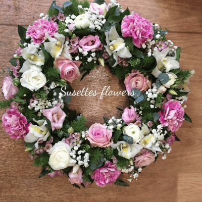 Rose & Orchid Wreath - Pink & Lilac Rose & Orchid Wreath
A beautiful pink and lilac Wreath. Orchids, Eustomia, Chrysanthemums, Gerbra and Wax Flower sit perfectly alongside lime Dracaena, Aralia leaves, Leather Leaf, Salal and dainty Spray Carnations

Hand delivered by your local florist in Bury St Edmunds, Susettes Flowers.

Image shown is Deluxe 14"

Also available in Standard 12" & Luxury Sizes.16"