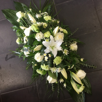 Traditional White Double Ended Spray - A classic white double ended spray. Featuring White Roses, Lilies, Eucalyptus, Lisianthus, Chyrsanthemums and Green Carnations.

Standard 2ft

Medium 2.5 ft 

Large 3ft