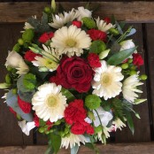 Red Green & White Posy Pad